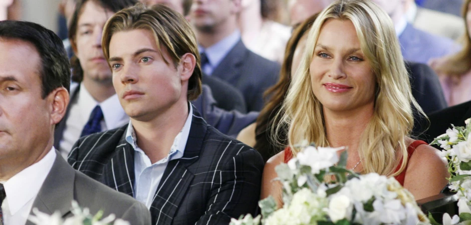 Кадры из Отчаянные домохозяйки 3 сезон 2 серия