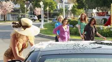 Кадры из Отчаянные домохозяйки 5 сезон 1 серия