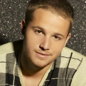 Актёр Шон Пайфром в роли Эндрю Ван де Камп