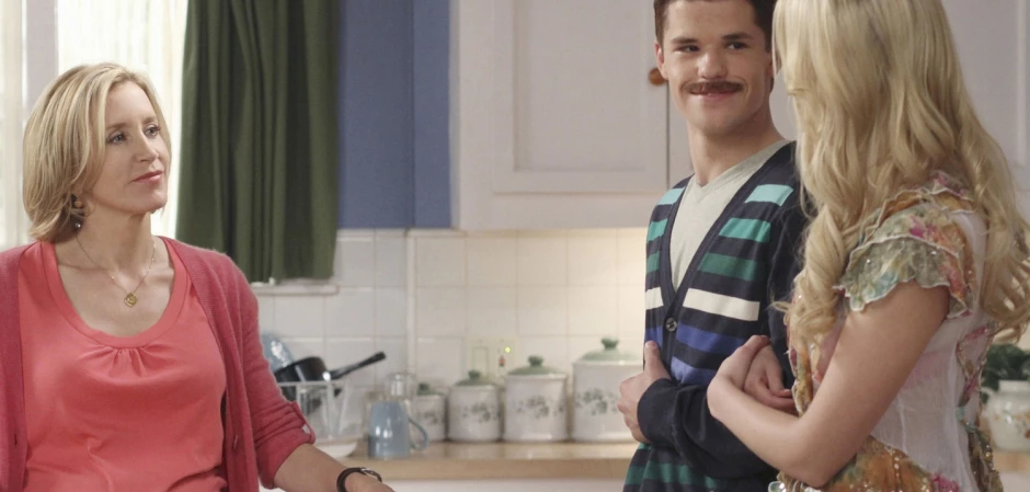 Кадры из Отчаянные домохозяйки 6 сезон 18 серия