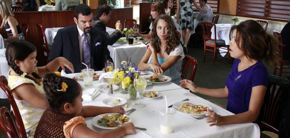 Кадры из Отчаянные домохозяйки 6 сезон 3 серия