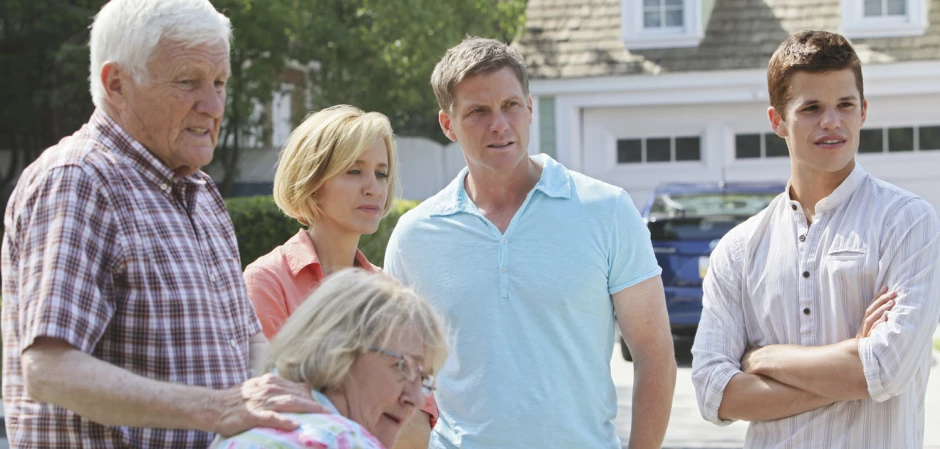 Кадры из Отчаянные домохозяйки 6 сезон 2 серия