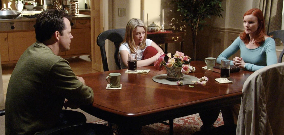 Кадры из Отчаянные домохозяйки 1 сезон 8 серия