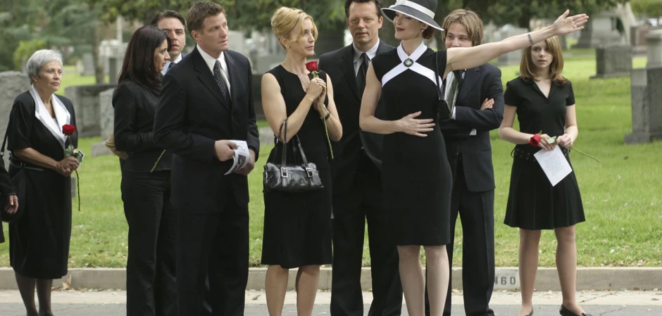 Кадры из Отчаянные домохозяйки 1 сезон 17 серия