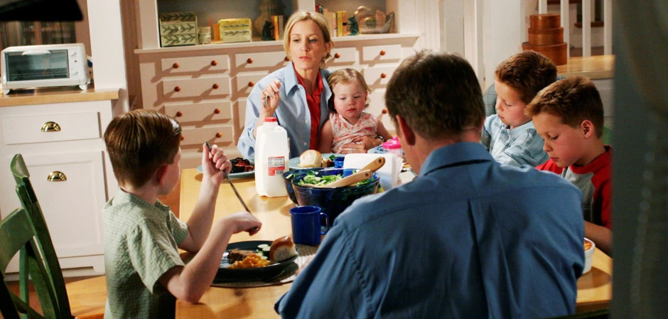 Кадры из Отчаянные домохозяйки 2 сезон 17 серия