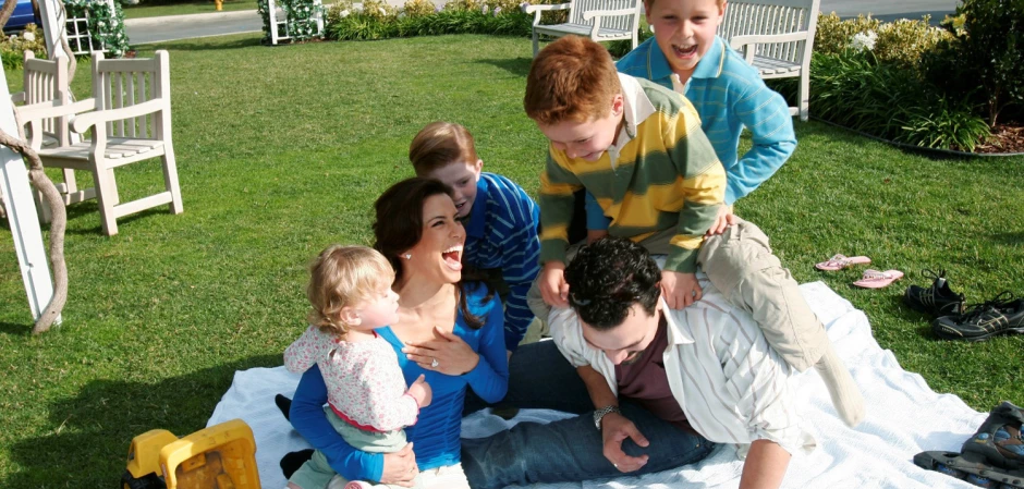 Кадры из Отчаянные домохозяйки 2 сезон 16 серия