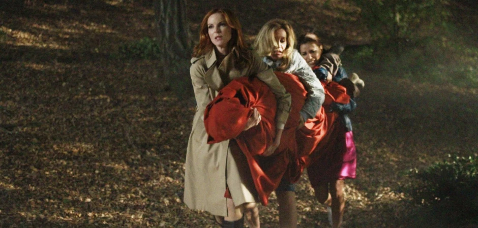 Кадры из Отчаянные домохозяйки 8 сезон 1 серия