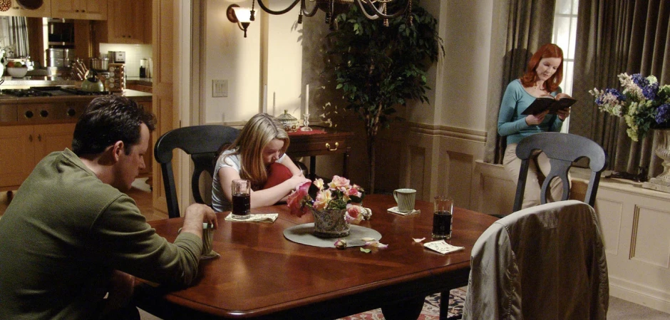 Кадры из Отчаянные домохозяйки 1 сезон 8 серия