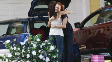 Кадры из Отчаянные домохозяйки 6 сезон 1 серия