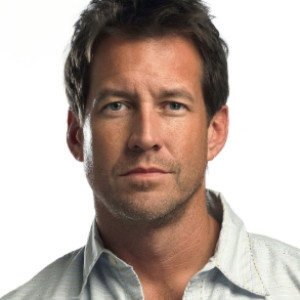 Актёр Джеймс Дентон в роли Майк Дельфино