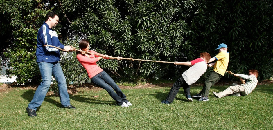 Кадры из Отчаянные домохозяйки 2 сезон 16 серия